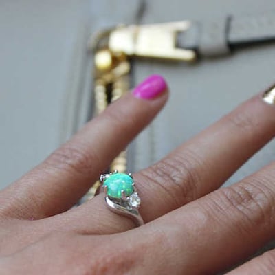 Stříbrný prsten s opálem