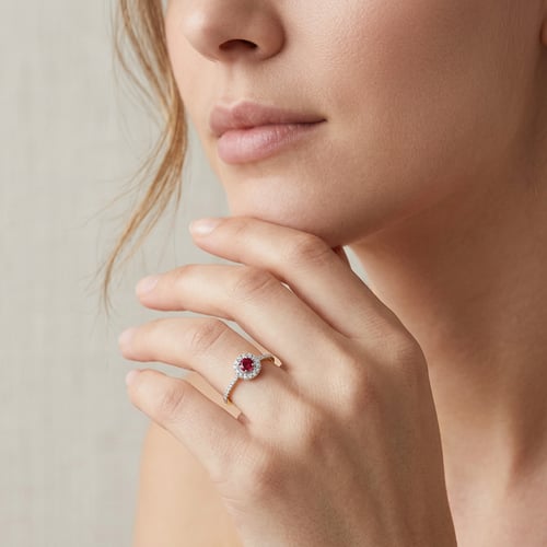 Stříbrný halo prsten s rubínem a lab-grown diamanty Wendy