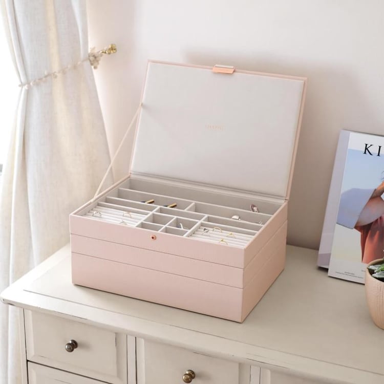 Světle růžová šperkovnice z veganské kůže a sametu 52169