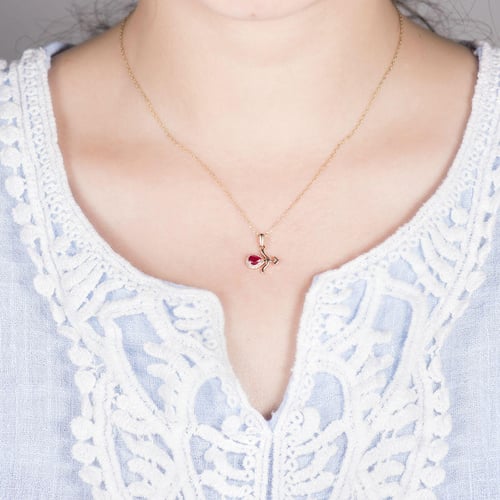 Rubínový přívěsek ve znamení Střelce s diamanty Centauro