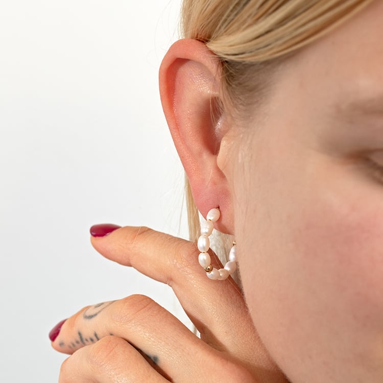 Stříbrné kruhové náušnice s perlami Roxanne 132774