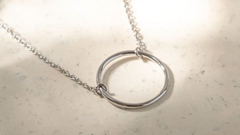 Symbolika šperků: znak karmy