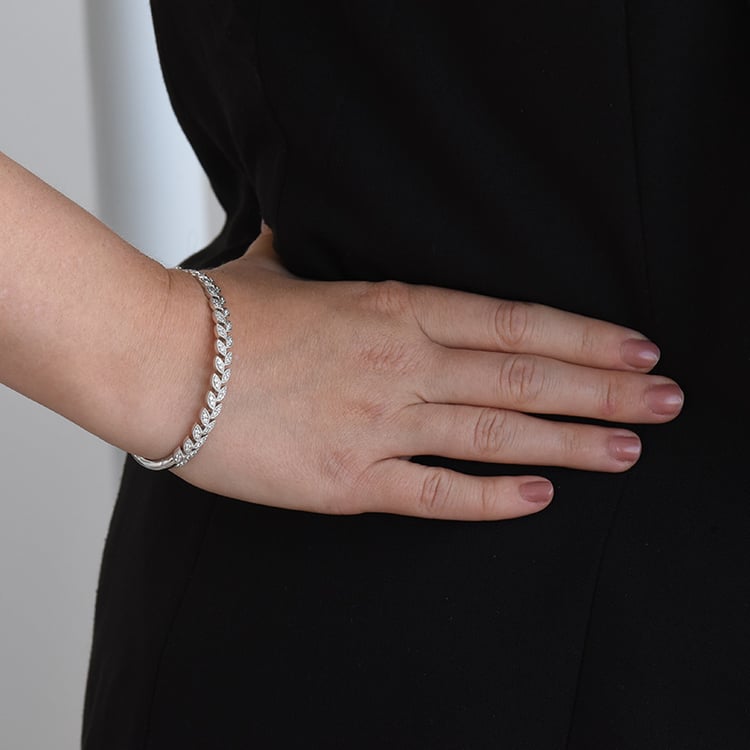 Elegantní stříbrný náramek s třpytivými diamanty Ettore 107967