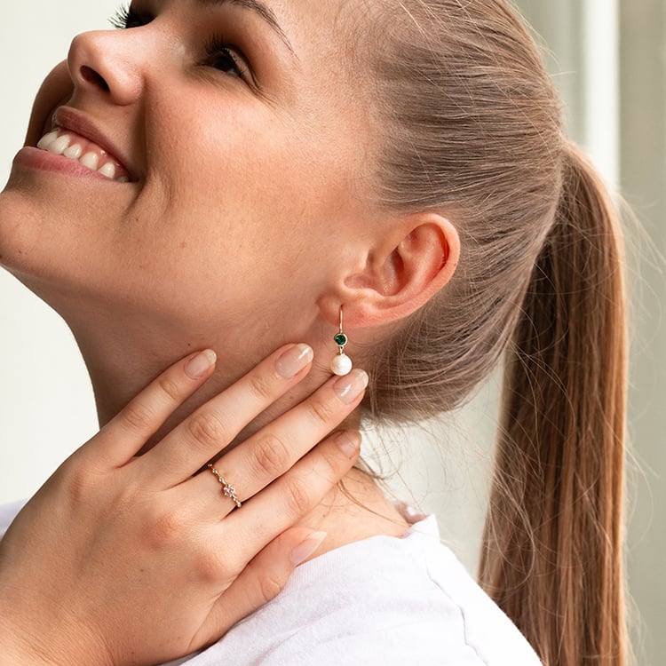 Zlaté perlové náušnice s lab-grown smaragdy Truett 143918