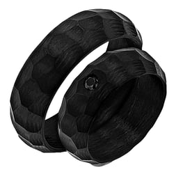 Karbonové snubní prsteny s atypickým povrchem a černým diamantem Grover