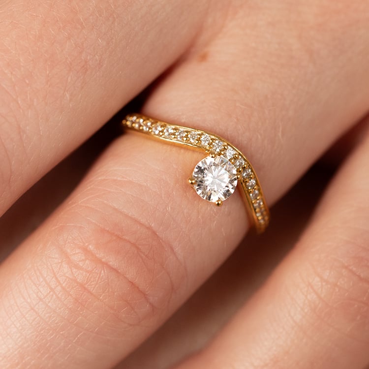 Atypický zásnubní prsten s lab-grown diamanty Sami 137604