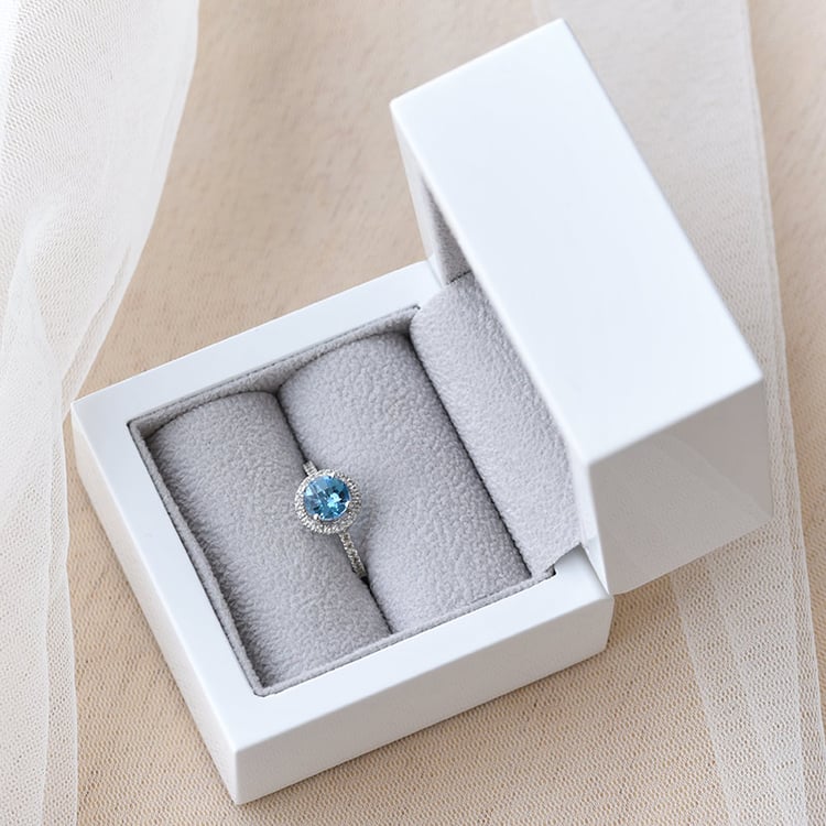 Prsten s modrým topazem 69348