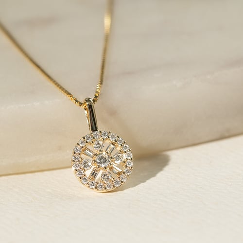 Třpytivý přívěsek s lab-grown diamanty Collyn