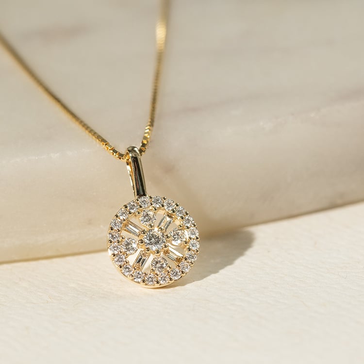 Třpytivý přívěsek s lab-grown diamanty Collyn 138645