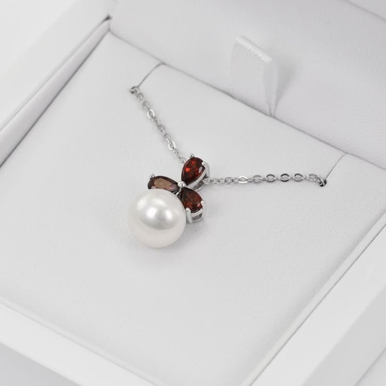 Přívěsek s perlou a granáty 29187