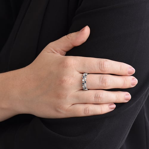 Elegantní eternity prsten se safíry a diamanty Sissie