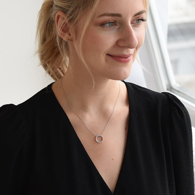 Stříbrný karma přívěsek s lab-grown diamanty Hallie 104276