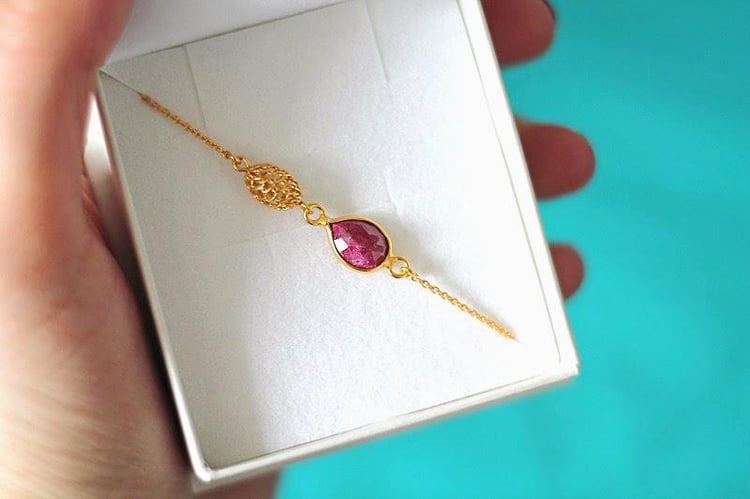 Náramek s rubínem 9438