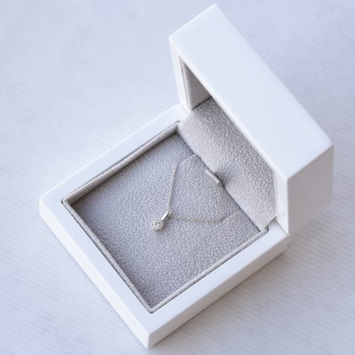 Přívěsek s výběrem karátové váhy lab-grown diamantu Martha