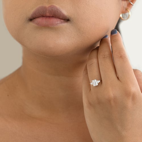 Zásnubní prsten s moissanitem a lab-grown diamanty Miha