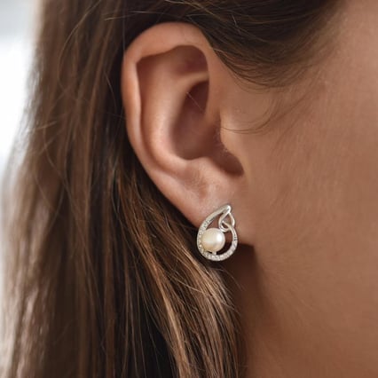 Napichovací stříbrné náušnice s perlami Candy