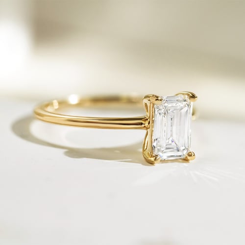 Zásnubní prsten s emerald 0.51ct IGI certifikovaným lab-grown diamantem Olson