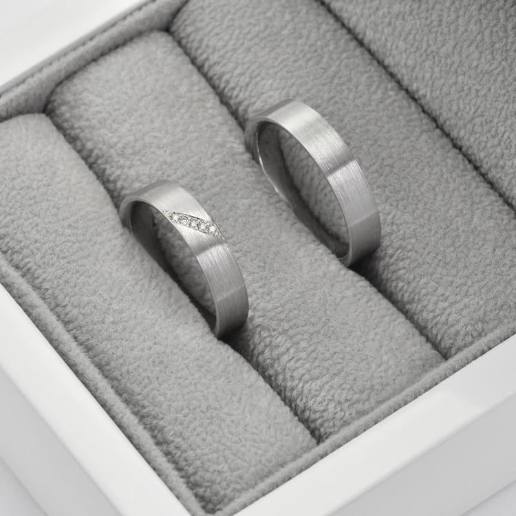 Platinové snubní prsteny 44690