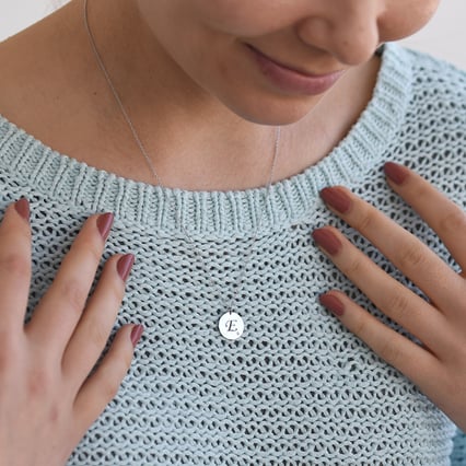 Platinový přívěsek s diamantem a gravírem písmene Sager