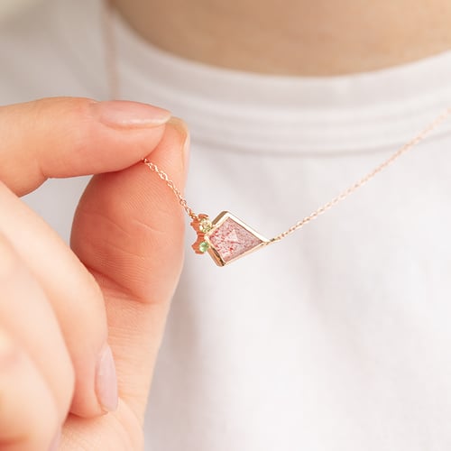 Náhrdelník s jahodovým achátem, olivínem a tsavorit granátem Milly