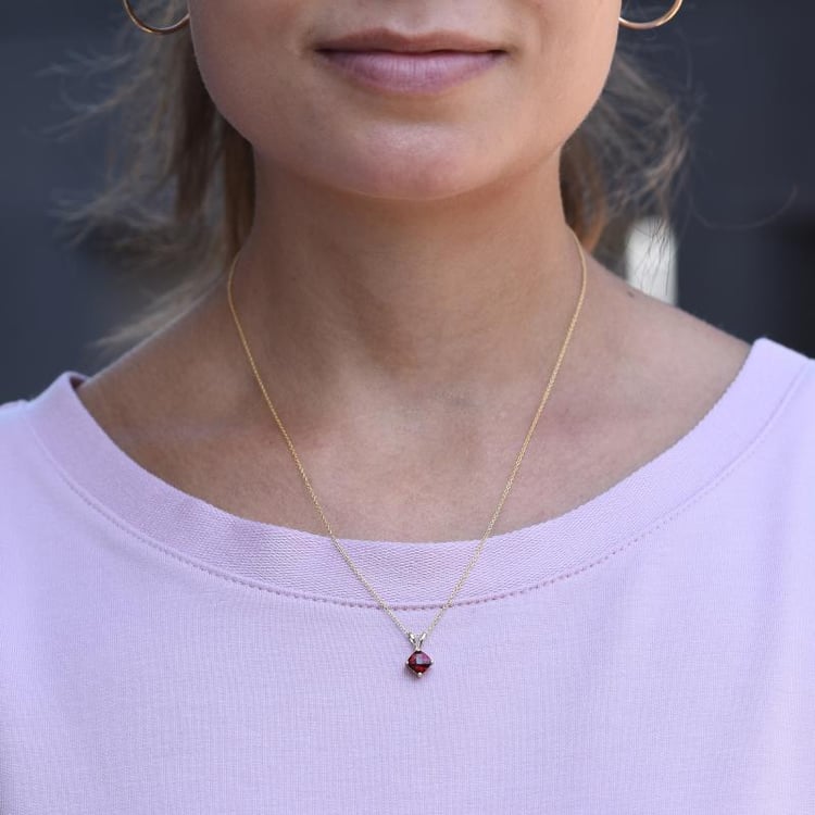 Granátový přívěsek 31921