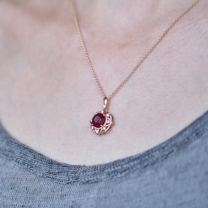 Přívěsek s rubínem a diamanty Riane