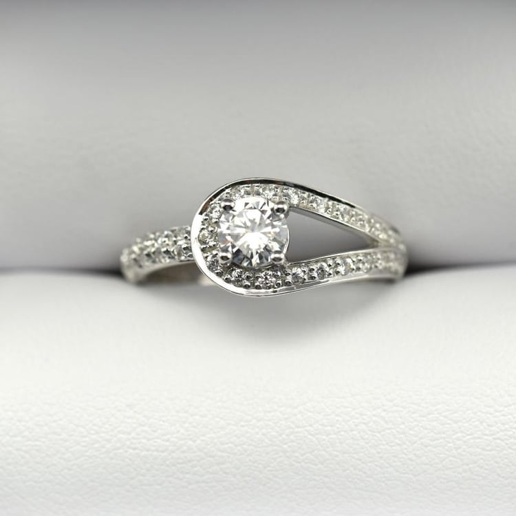 Zásnubní prsten z platiny 10674