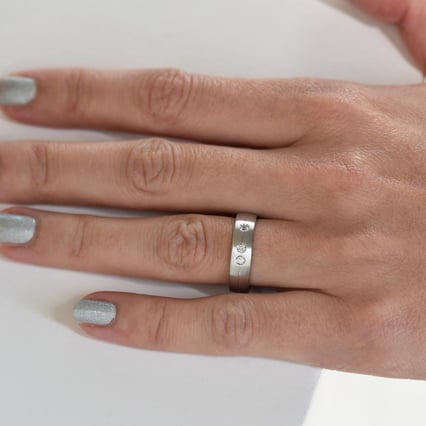 Zlaté snubní prsteny se třemi diamanty Ralio