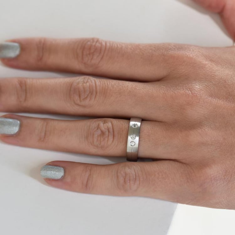 Zlaté snubní prsteny s diamanty 20733