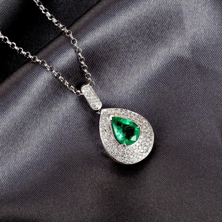 Zlatý náhrdelník s pear smaragdem obklopeným diamanty Ailee 5233