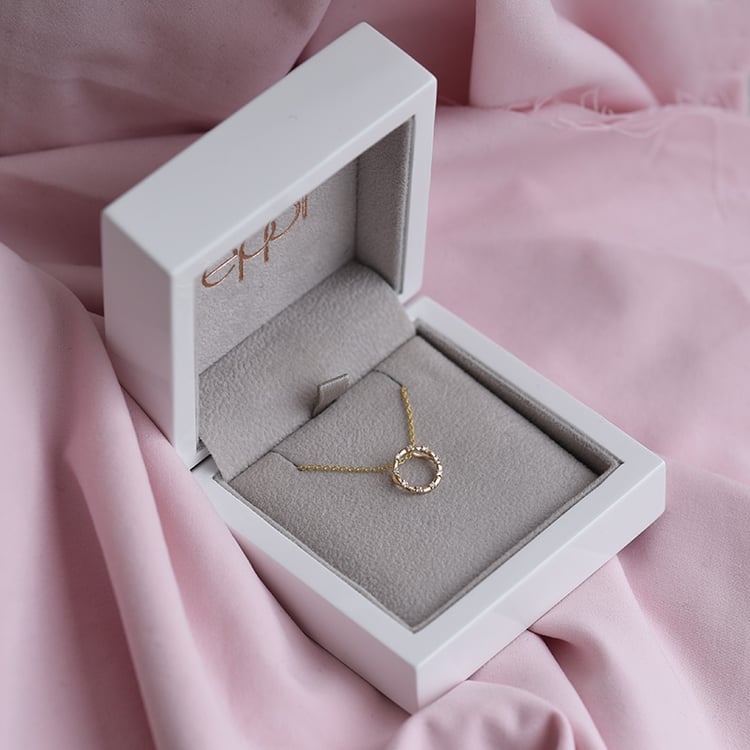 Pozlacený karma náhrdelník s diamanty 73266