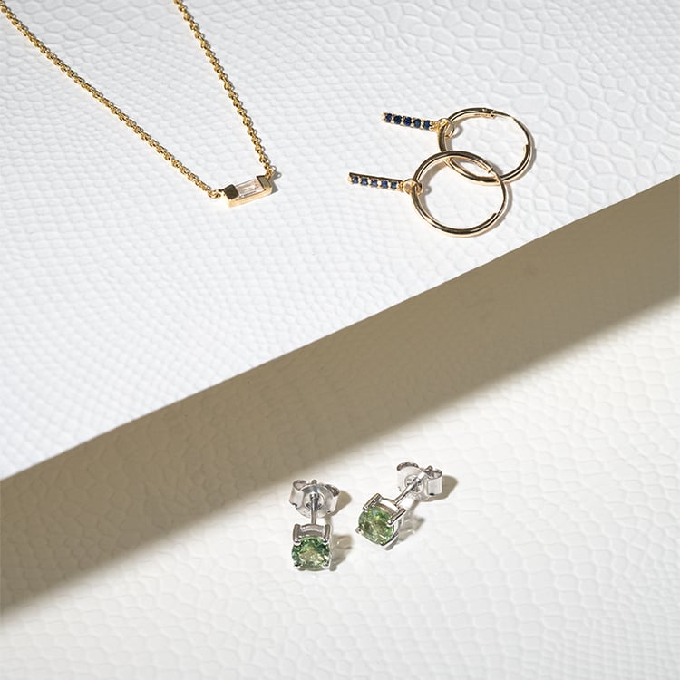 Stříbrné náušnice se zelenými safíry Conchur 129236