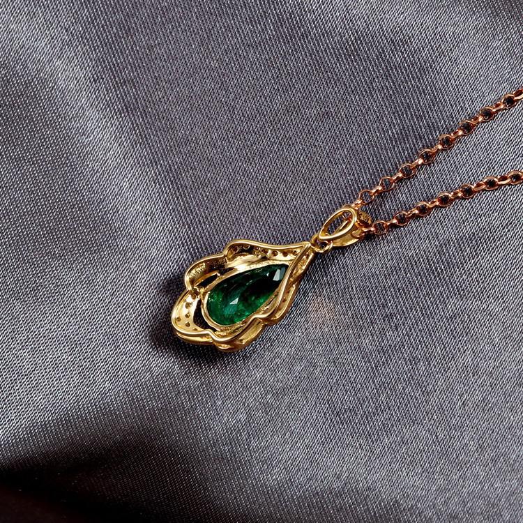 Smaragdový přívěsek s diamanty 5277