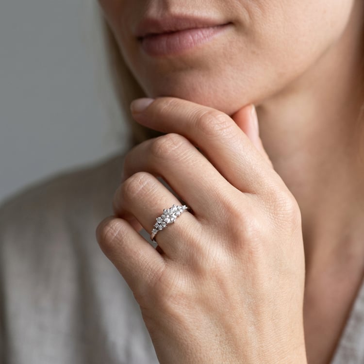 Romantický zásnubní prsten s diamanty Donell 169101