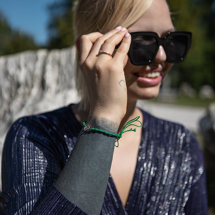 Stříbrný provázkový náramek s mapou světa Globe 108780