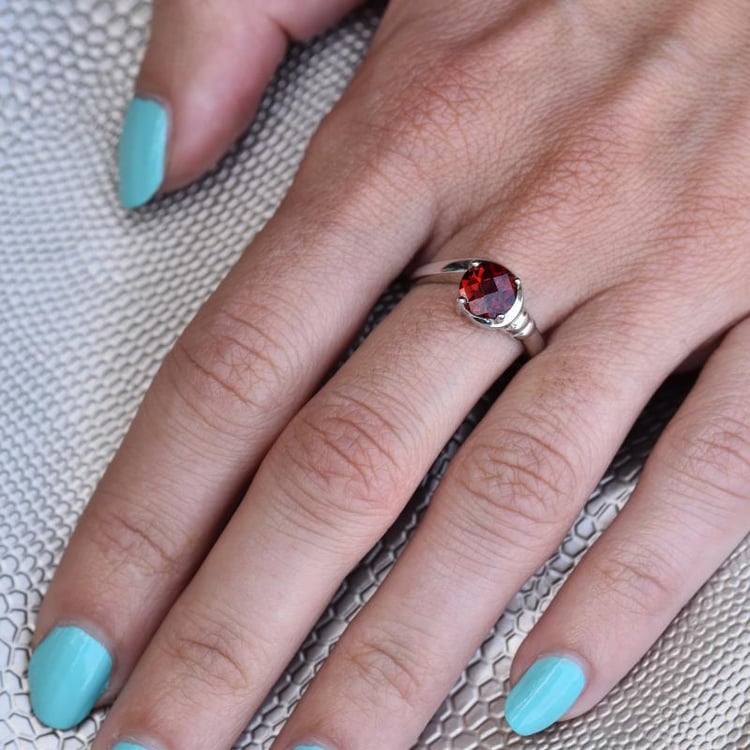 Prsten ze stříbra s granátem 12375