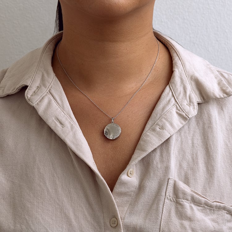 Stříbrný otevírací medailon 129366