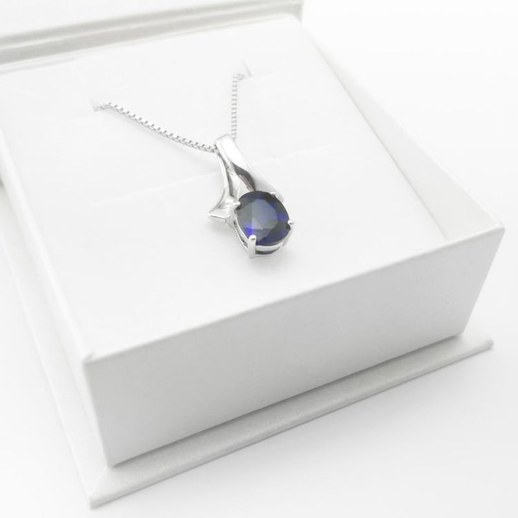 Náhrdelník s vytvořeným safírem 10485