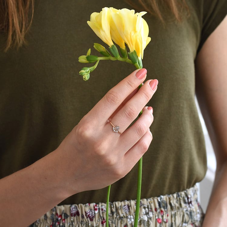 Diamantový zásnubní prsten 82538