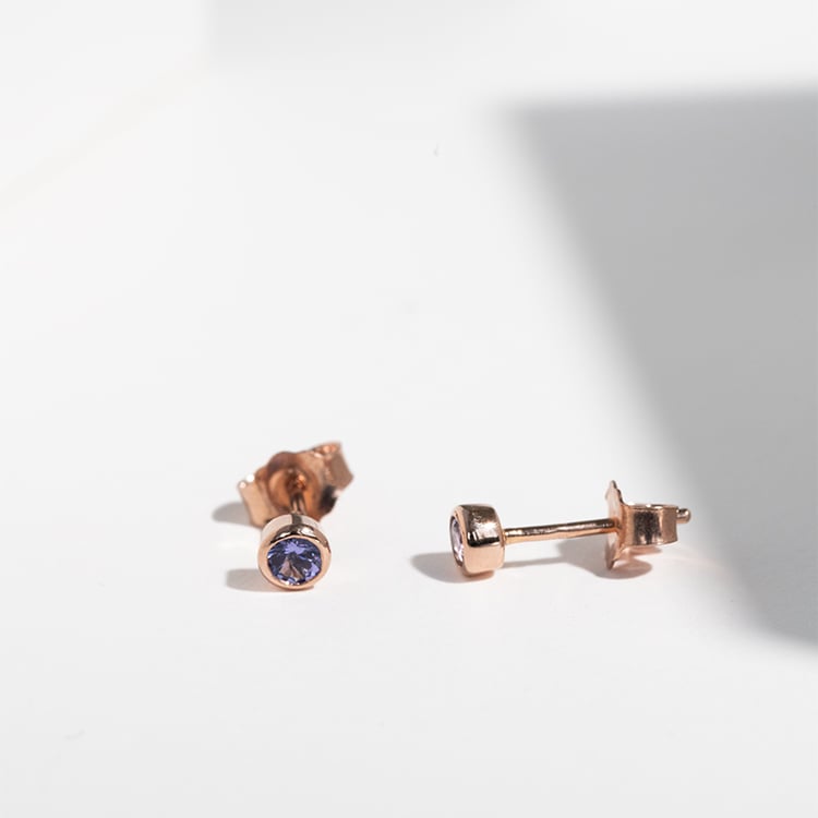 Minimalistické bezel náušnice s tanzanity Tofine 123342