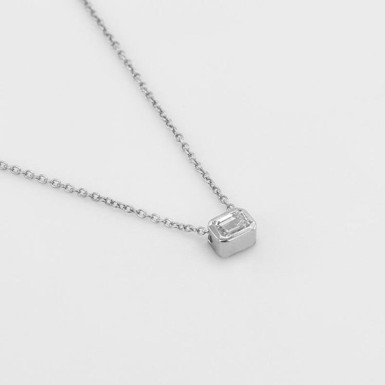 Zlatý náhrdelník s emerald diamantem 50679