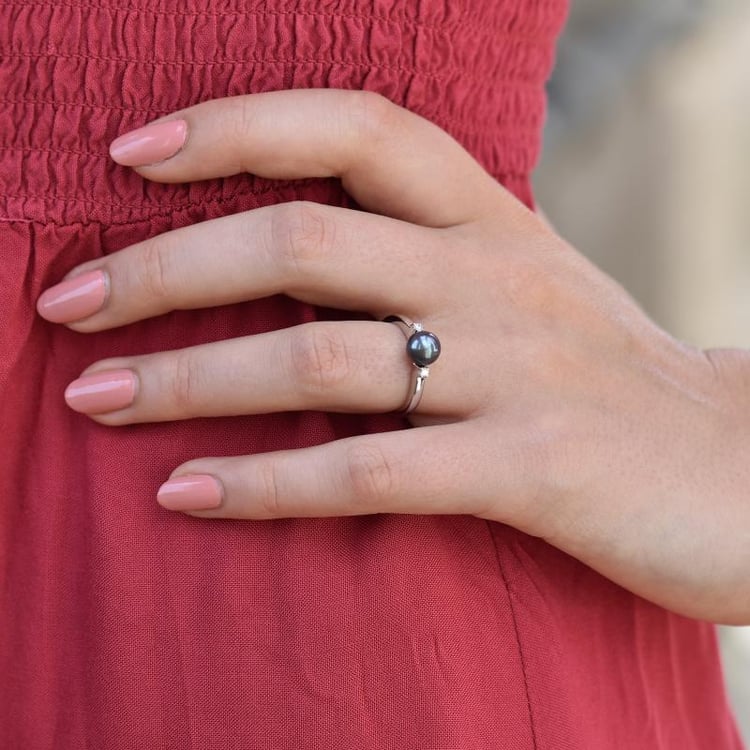 Prsten s perlou a diamanty z bílého zlata 45315