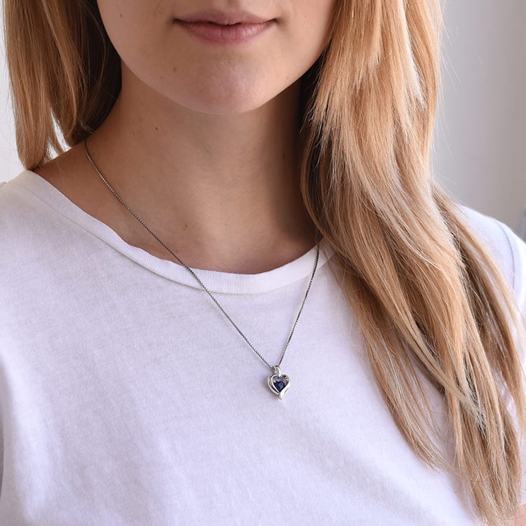 Stříbrné srdce s modrým safírem 69115