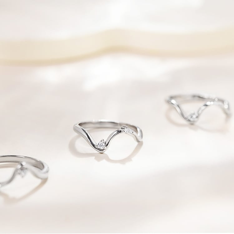 Originální vlnitý snubní prsten 155028