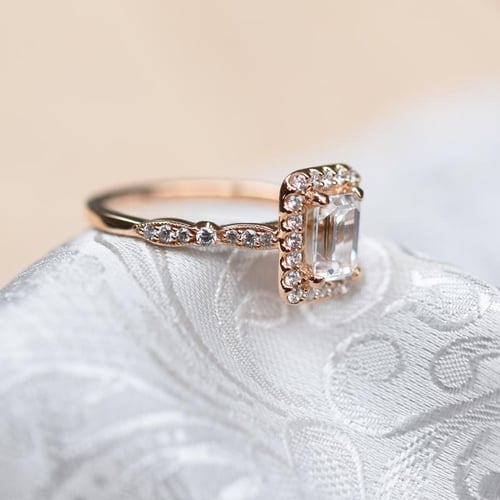 Zásnubní prsten s emerald diamantem Bina