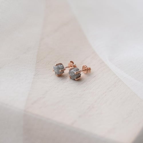Zlaté náušnice s nebroušenými diamanty Winnie