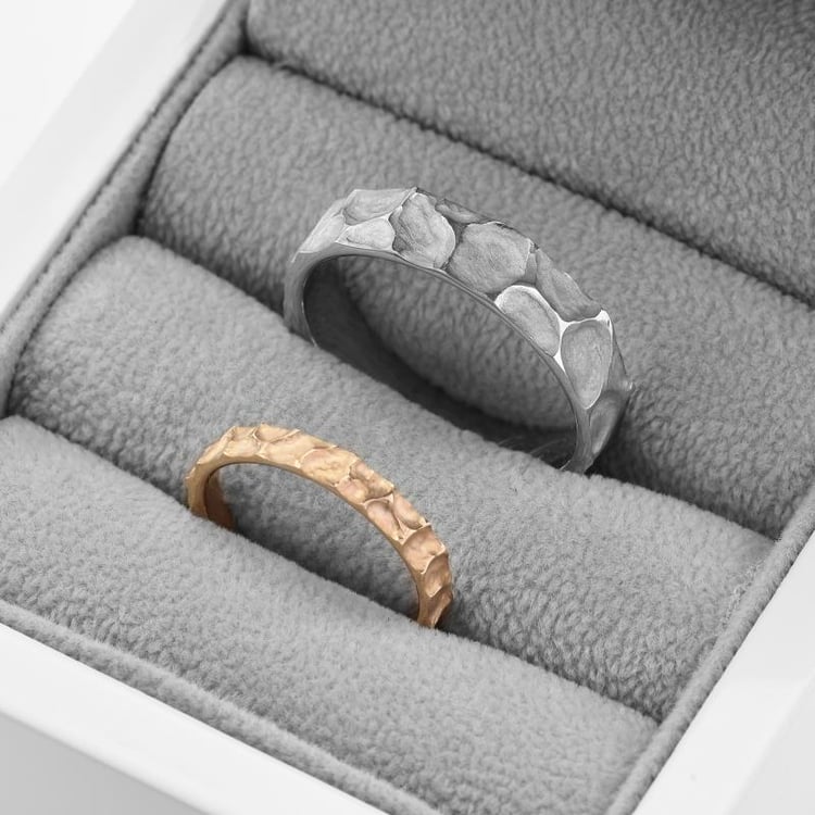 Snubní prsteny s reliéfem 52619