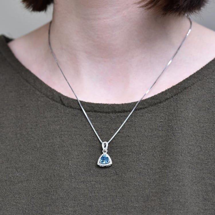 Švýcarský topaz ve zlatém přívěsku 27049