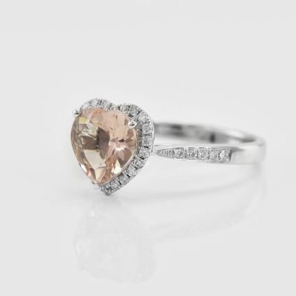 Zlatý prsten se srdcovým morganitem a diamanty Rena