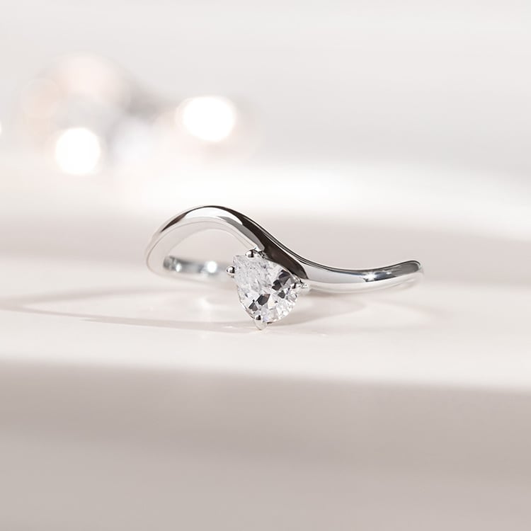 Zásnubní prsten s pear lab-grown diamantem 170121